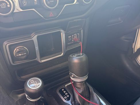 Used 2018 Jeep Wrangler Unlimited Sport image 10