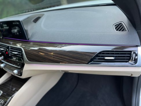 Used 2018 BMW 530i xDrive AWD/4WD image 14