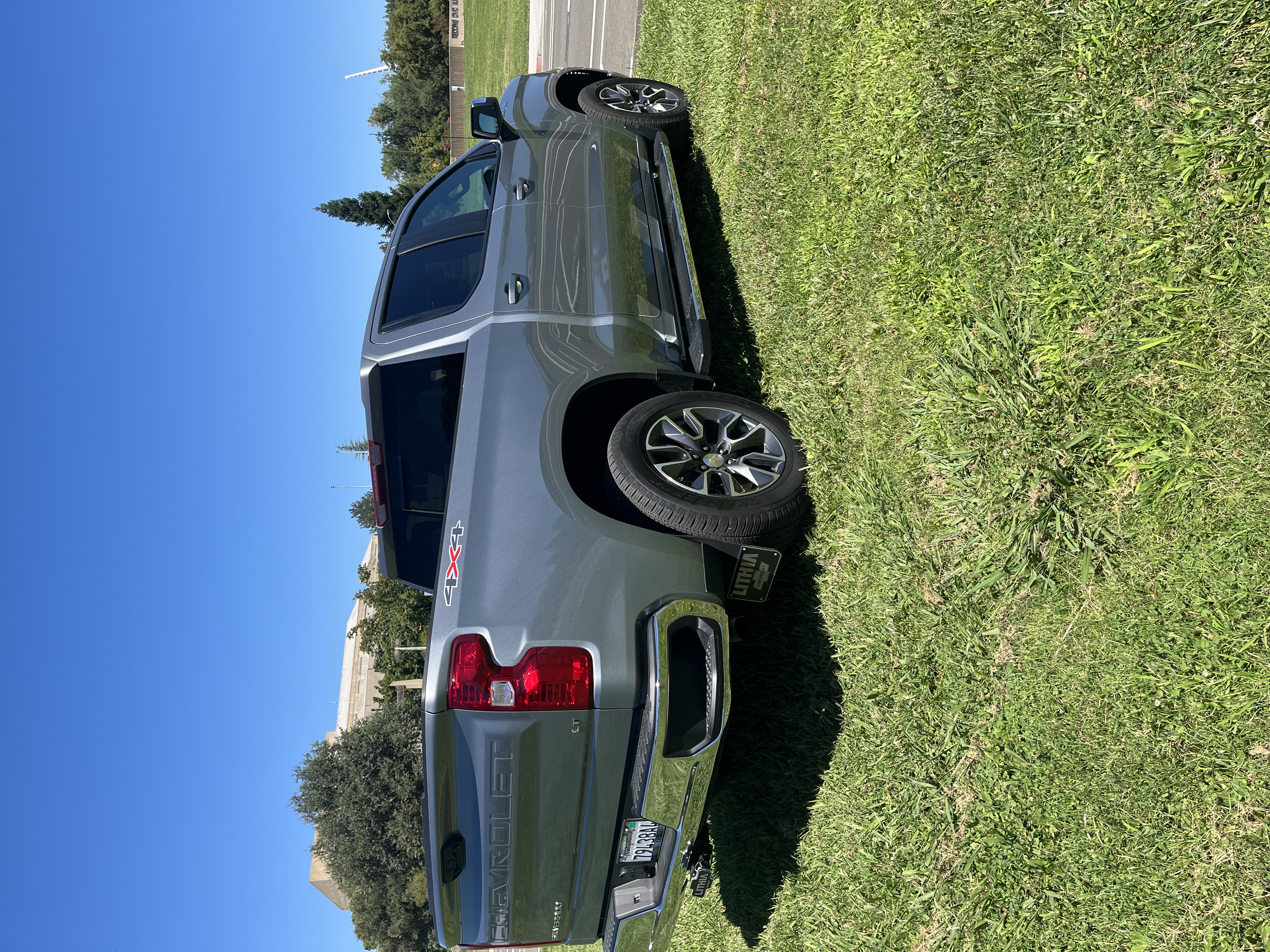 Used 2024 Chevrolet Silverado 1500 LT w/ Leather Package AWD/4WD image 5