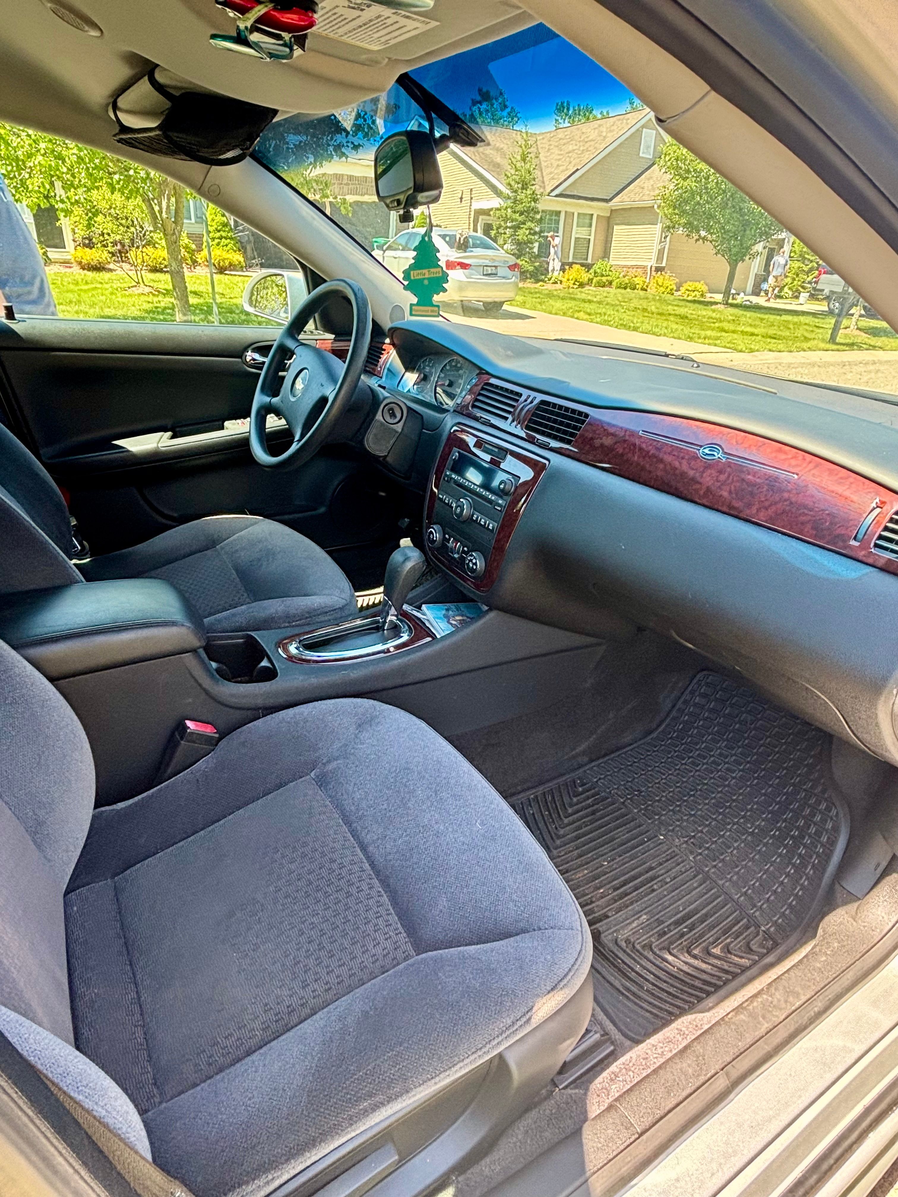 Used 2009 Chevrolet Impala LT FWD image 9
