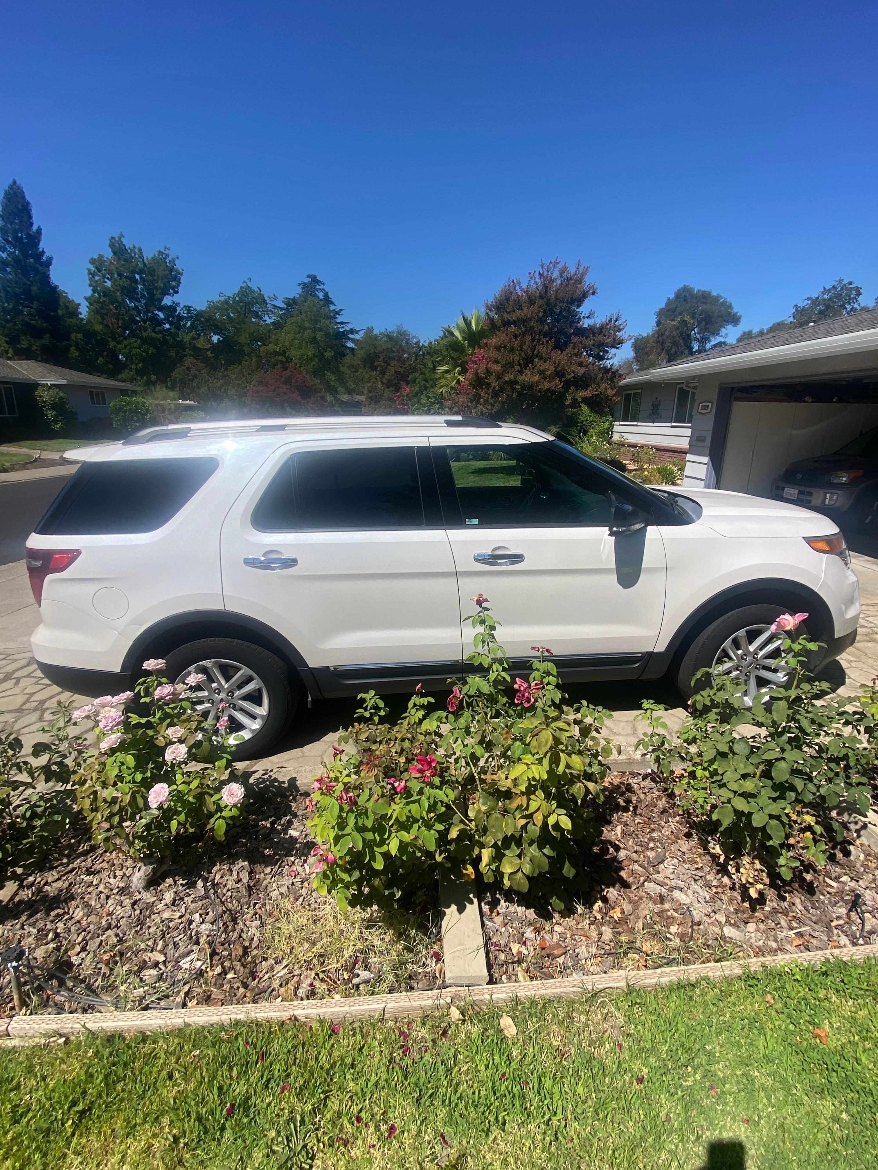 Used 2015 Ford Explorer XLT w/ Equipment Group 202B AWD/4WD image 5