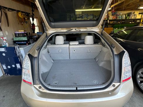 Used 2011 Toyota Prius Three image 1