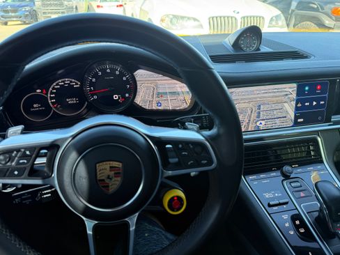 Used 2018 Porsche Panamera 4S image 9