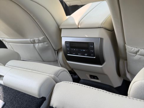 Used 2022 Lexus GX 460 Premium w/ Premium Package AWD/4WD image 12