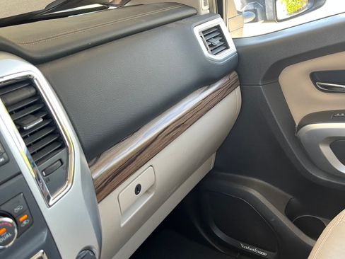 Used 2016 Nissan Titan SL AWD/4WD image 11