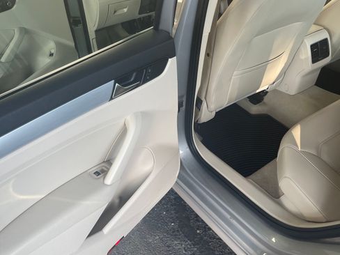 Used 2013 Volkswagen Passat 2.5 SE image 11