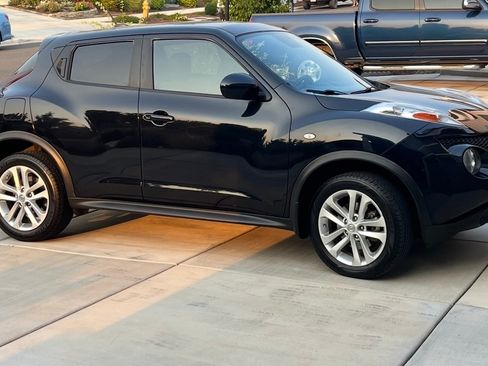 Used 2011 Nissan Juke SV image 1