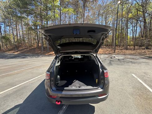 Used 2019 Jeep Compass Trailhawk w/ Cold Weather Group AWD/4WD image 10