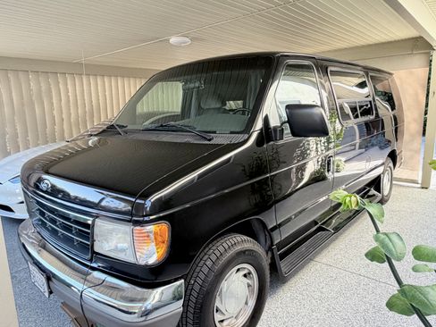 Used 1996 Ford E-150 and Econoline 150 RWD image 1