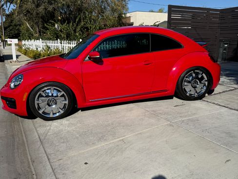 Used 2019 Volkswagen Beetle 2.0T S image 1