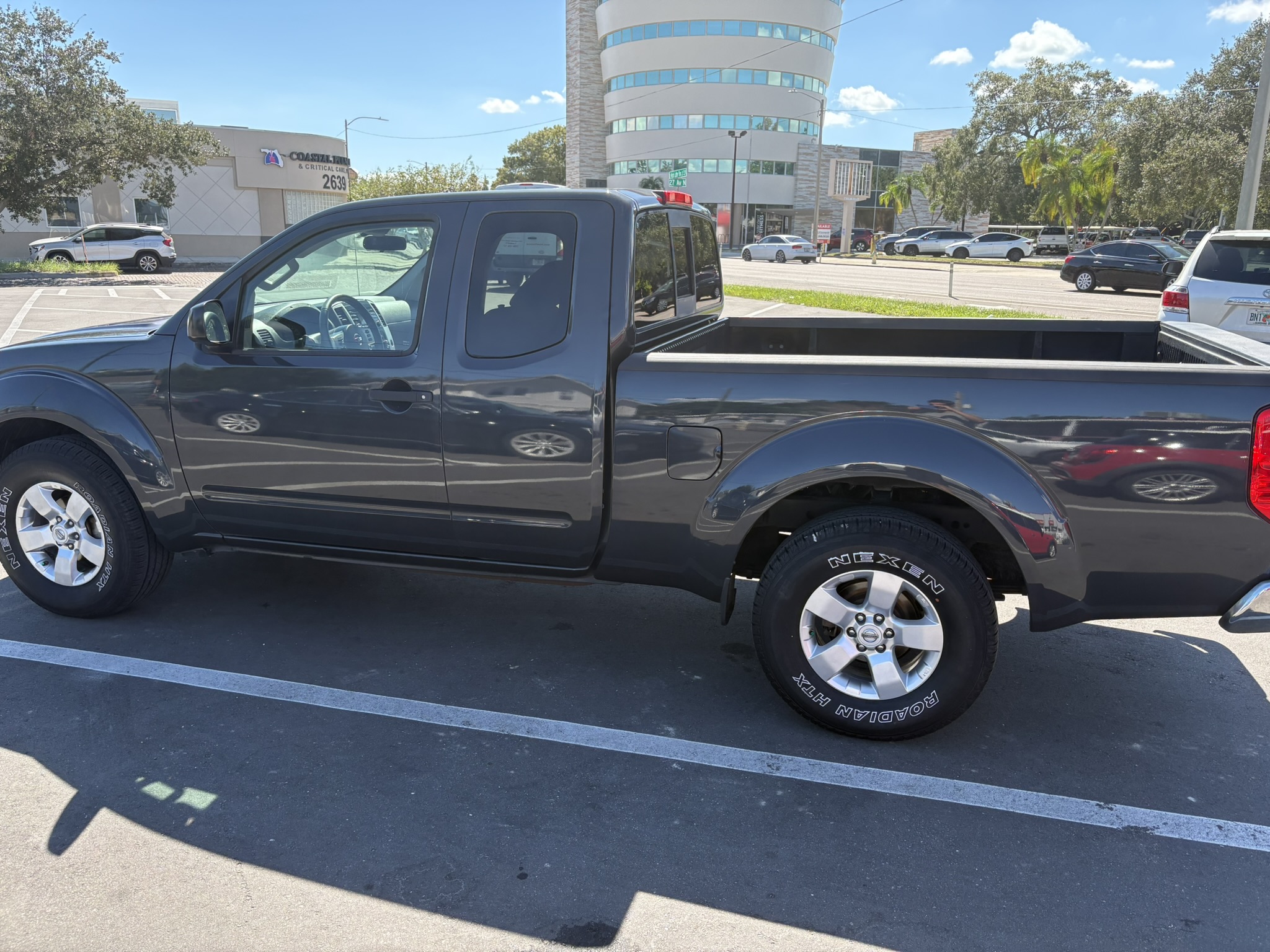 Used 2013 Nissan Frontier SV RWD image 4