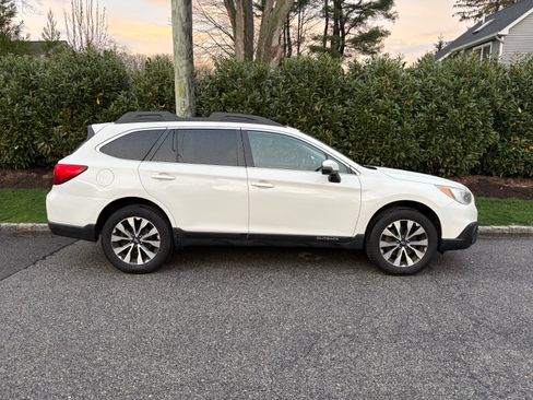 Used 2015 Subaru Outback 3.6R Limited AWD/4WD image 1