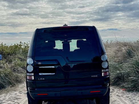 Used 2016 Land Rover LR4 HSE Silver Edition image 6