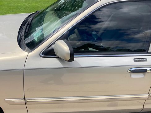 Used 2008 Mercury Grand Marquis GS image 2