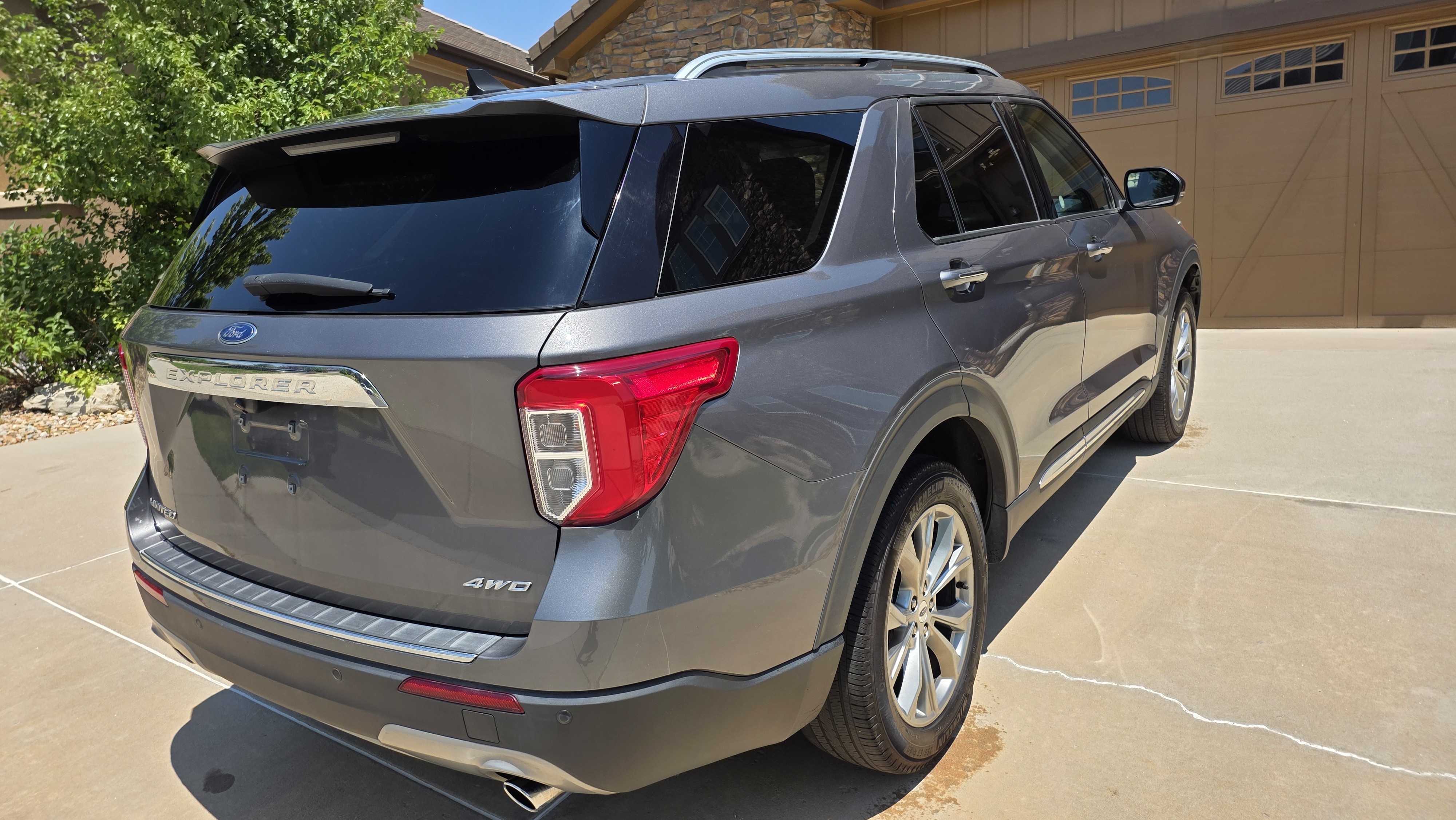 Used 2021 Ford Explorer Limited AWD/4WD image 9