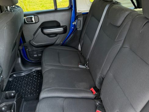 Used 2018 Jeep Wrangler Unlimited Sport S image 9