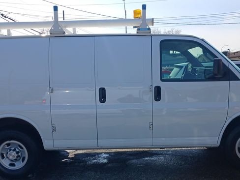 Used 2018 Chevrolet Express 2500 w/ Driver Convenience Package image 2