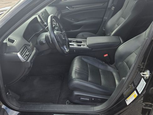 Used 2018 Honda Accord Touring image 12