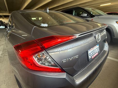 Used 2016 Honda Civic Touring image 2