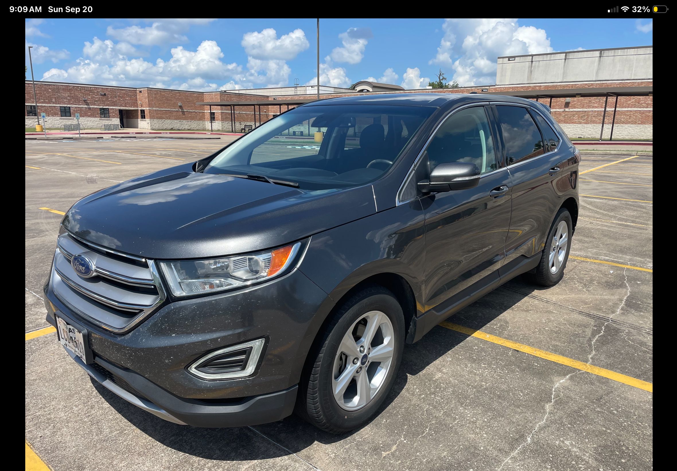 Used 2018 Ford Edge SEL w/ Ford Safe & Smart Package FWD image 4