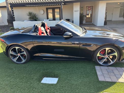 Used 2017 Jaguar F-TYPE R image 5
