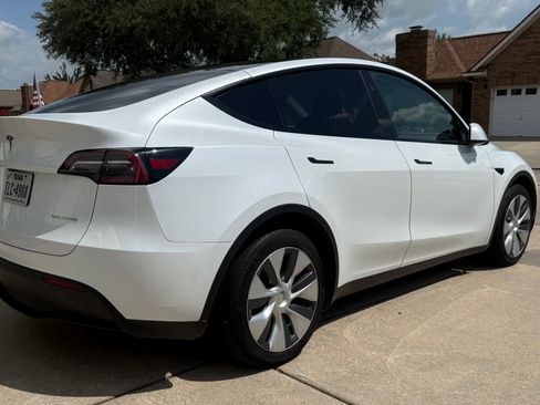 Used 2023 Tesla Model Y Long Range AWD/4WD image 5
