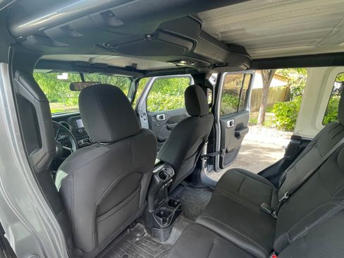Used 2019 Jeep Wrangler Unlimited Sport S AWD/4WD image 4
