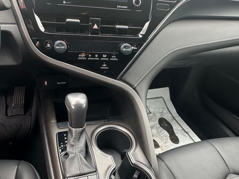 Used 2022 Toyota Camry SE w/ Carpet Mat Package (TMS) FWD image 9