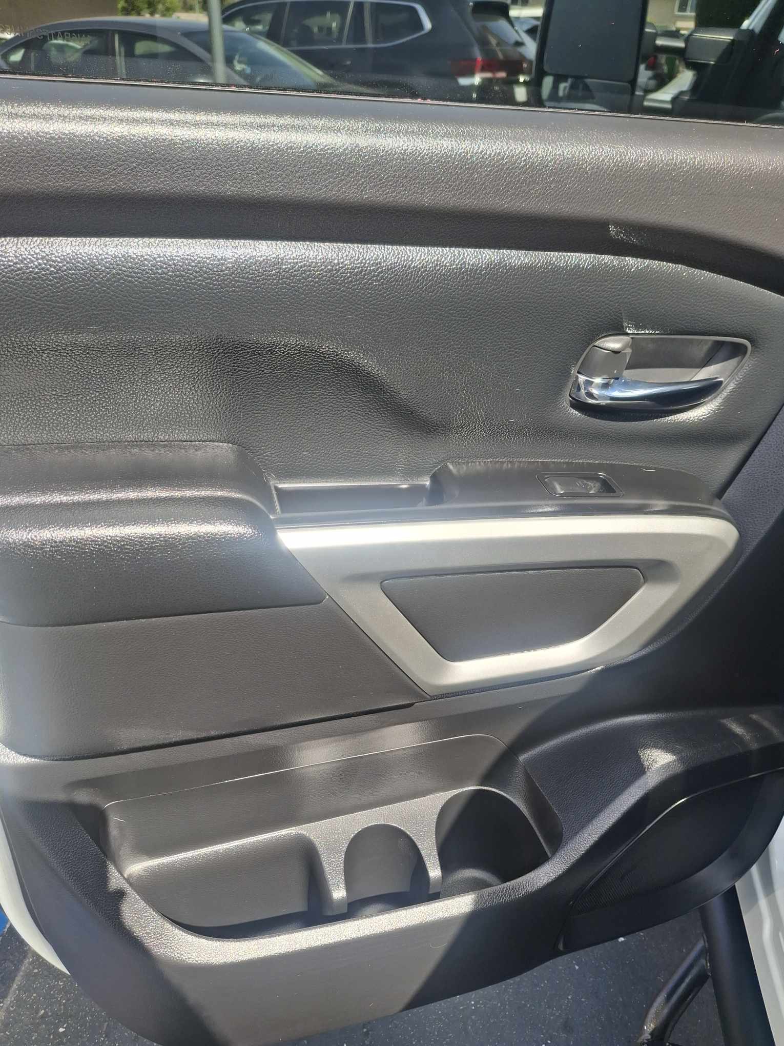 Used 2017 Nissan Titan SV AWD/4WD image 26