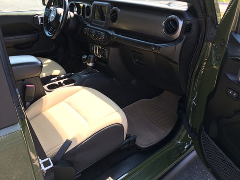 Used 2021 Jeep Wrangler Sport image 11