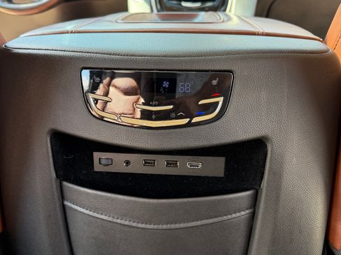 Used 2020 Cadillac Escalade Premium Luxury w/ Escalade Sport Edition AWD/4WD image 24
