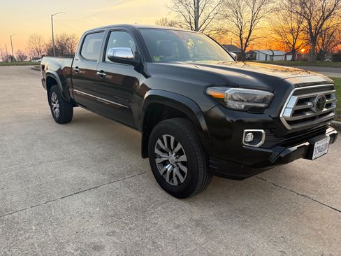 Used 2023 Toyota Tacoma Limited image 4