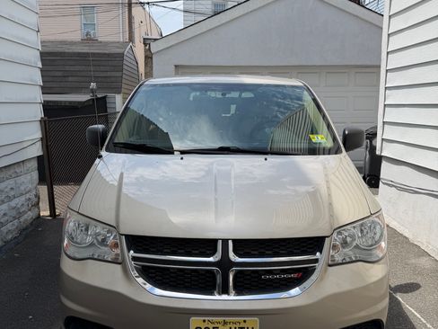 Used 2015 Dodge Grand Caravan American Value Package FWD image 2