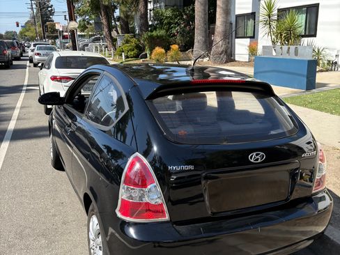 Used 2009 Hyundai Accent GS w/ Premium Pkg 3 FWD image 2