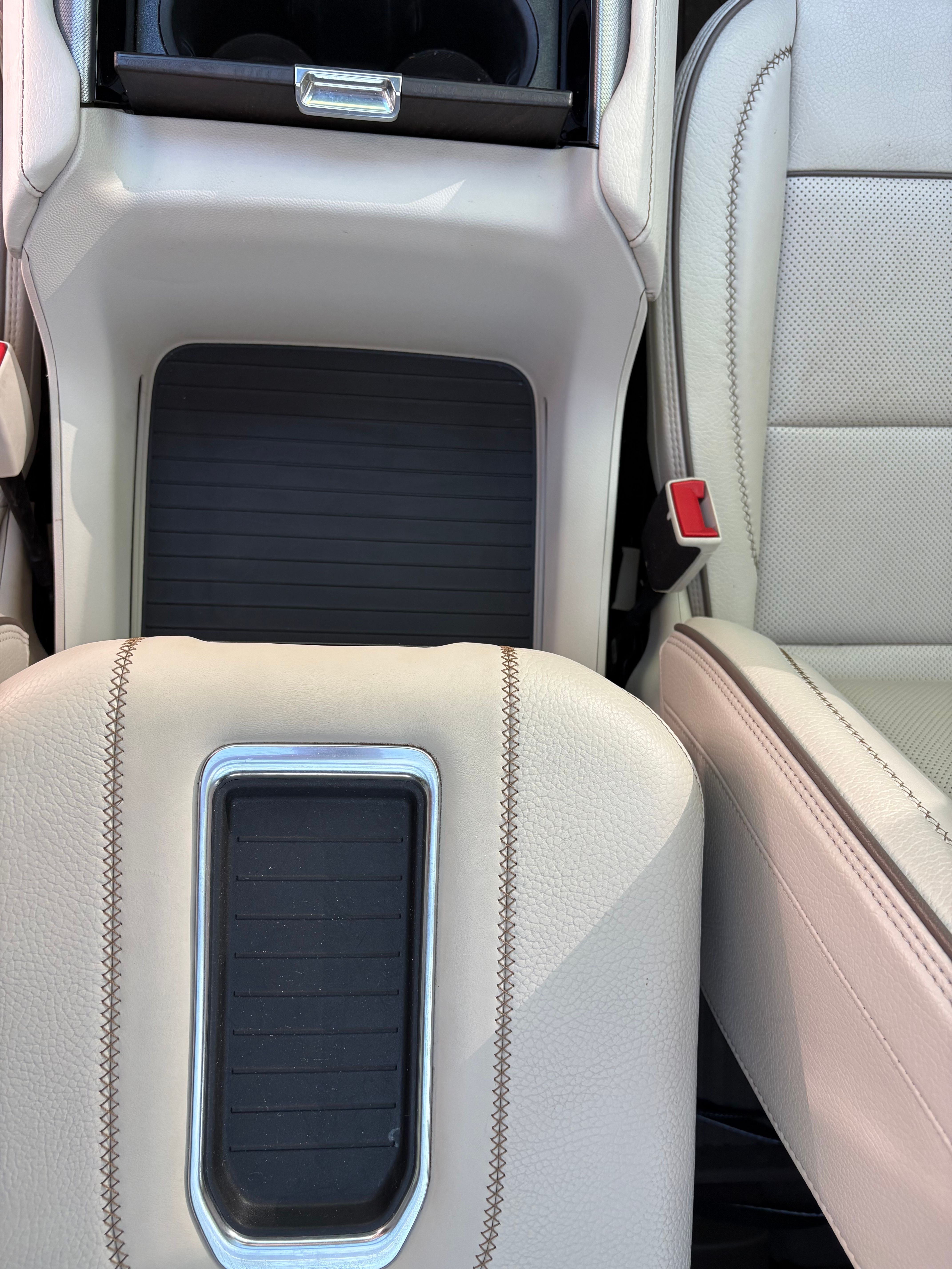 Used 2024 GMC Yukon Denali w/ Advanced Technology Package AWD/4WD image 12