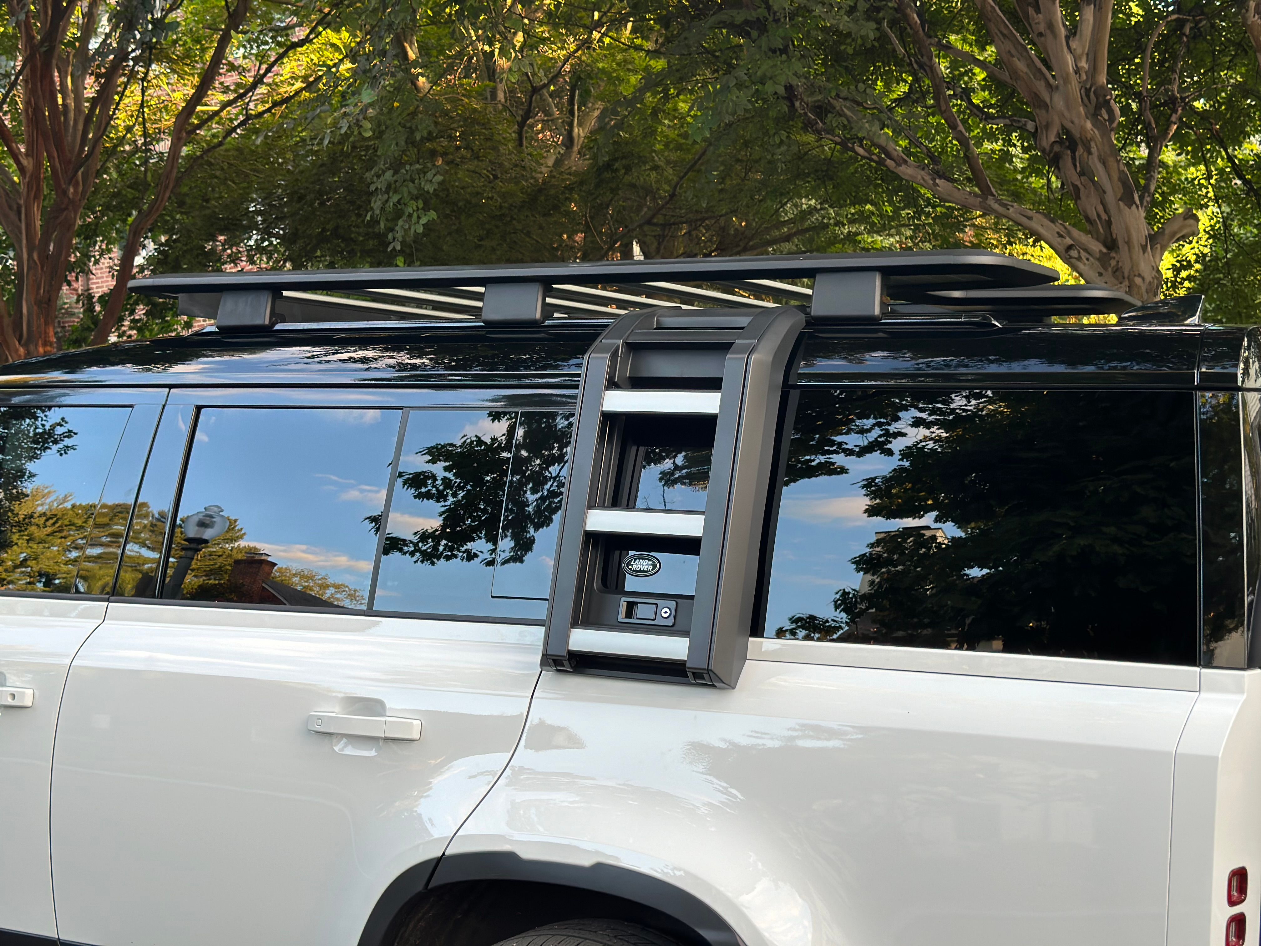 Used 2023 Land Rover Defender 130 SE AWD/4WD image 15