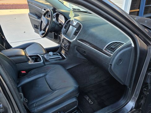 Used 2015 Chrysler 300 Limited image 22