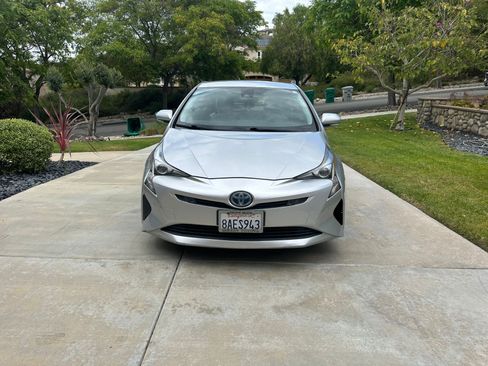 Used 2017 Toyota Prius Two w/ Prius Two Safety Plus Package FWD image 1