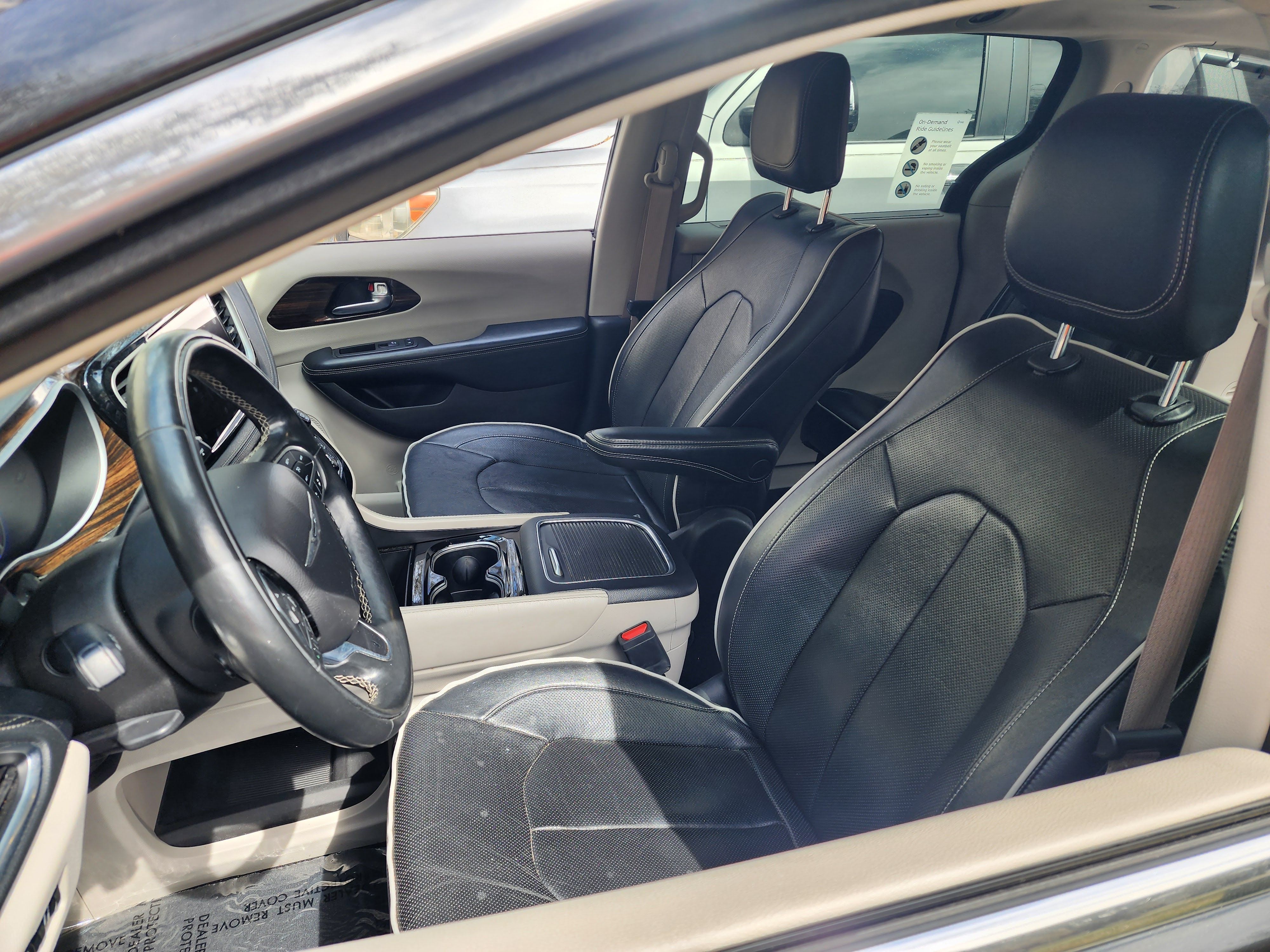 Used 2022 Chrysler Pacifica Limited FWD image 14