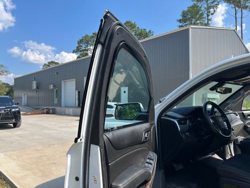 Used 2018 Chevrolet Tahoe 2WD image 9