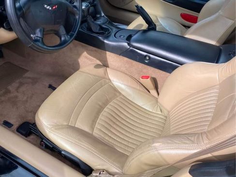 Used 1998 Chevrolet Corvette Coupe w/ Performance Handling Pkg image 2