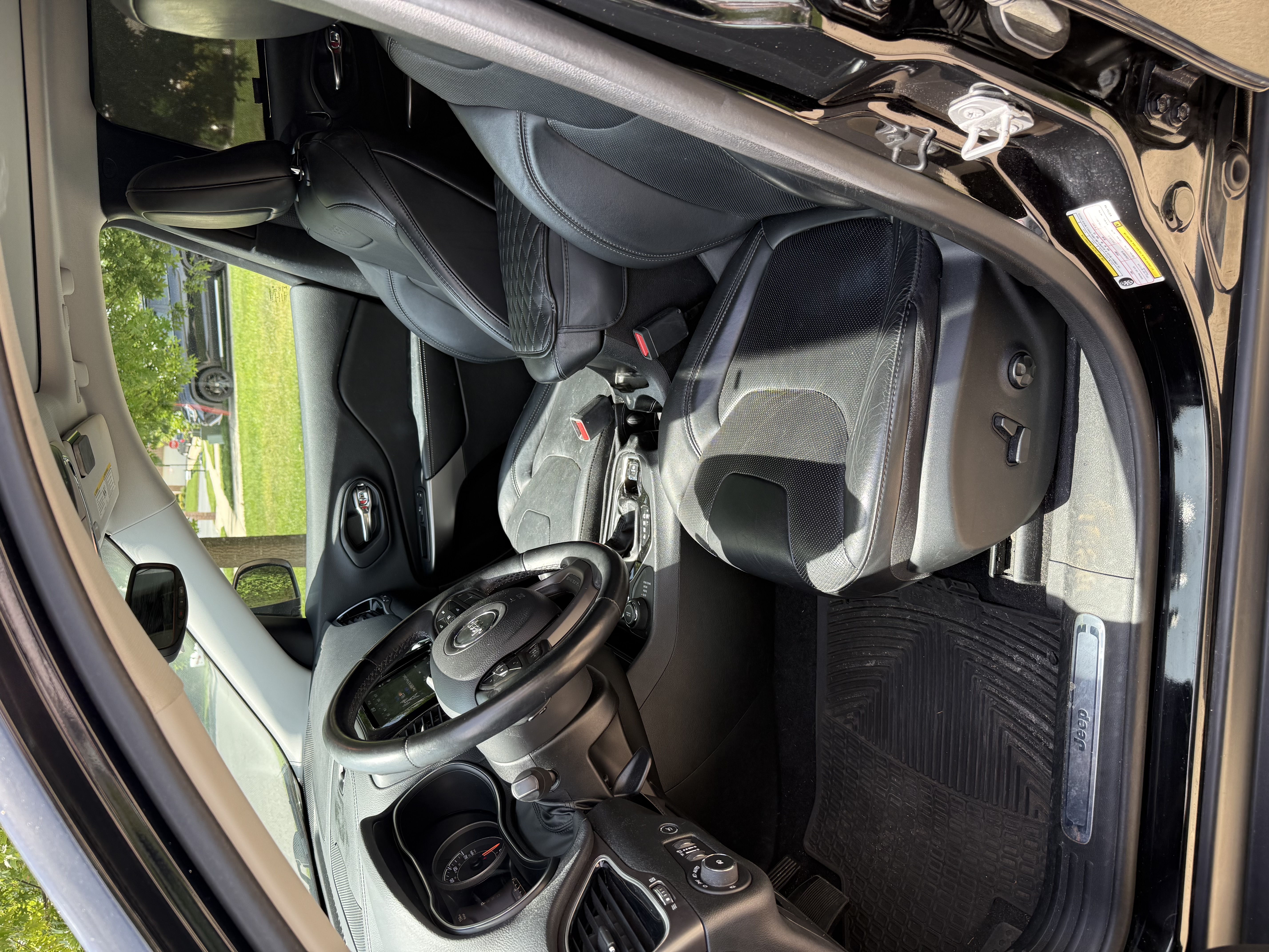 Used 2019 Jeep Cherokee Limited AWD/4WD image 10