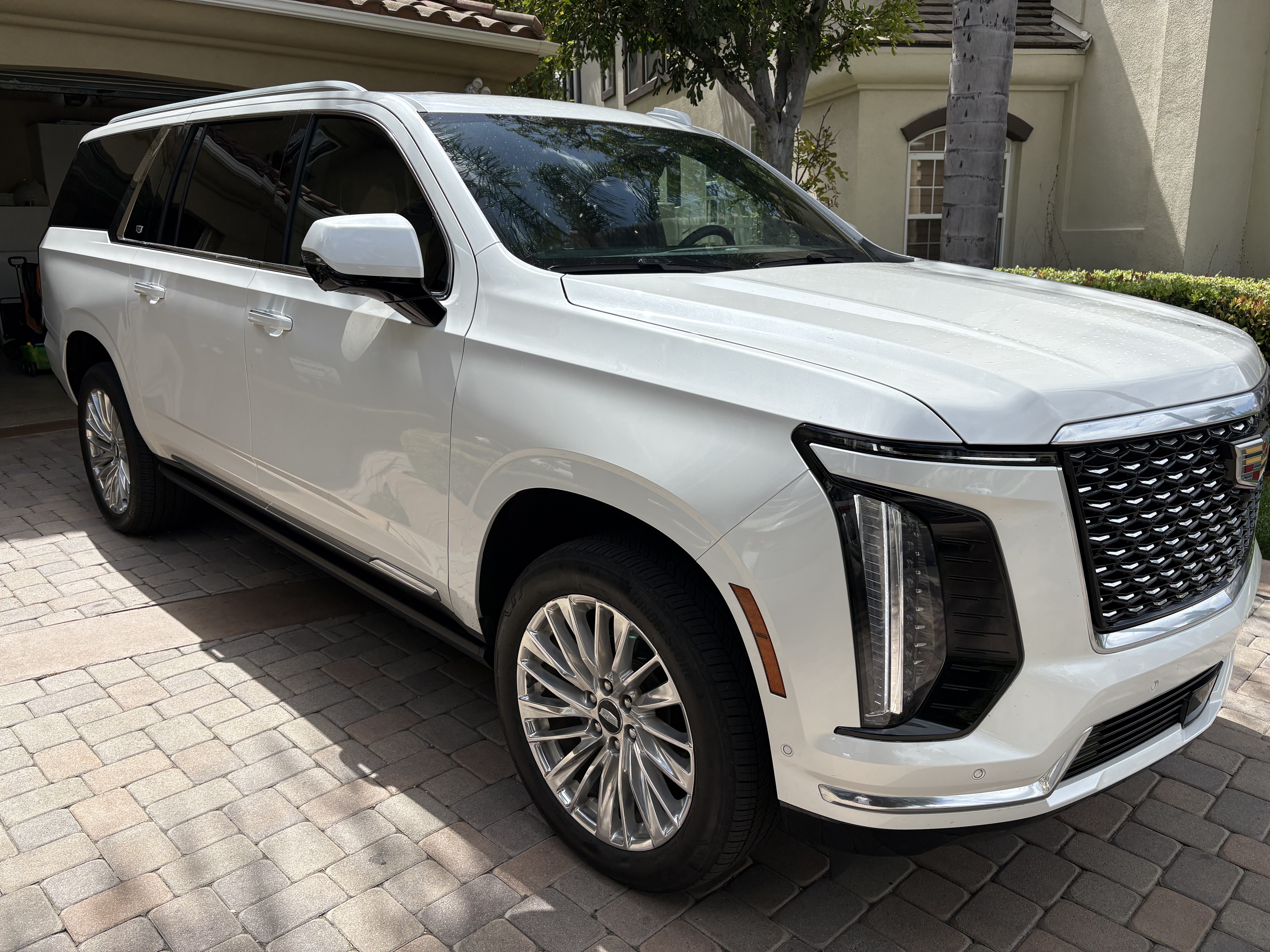 Used 2025 Cadillac Escalade ESV Premium Luxury AWD/4WD image 5