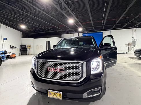 Used 2015 GMC Yukon XL Denali w/ Premium Package AWD/4WD image 8