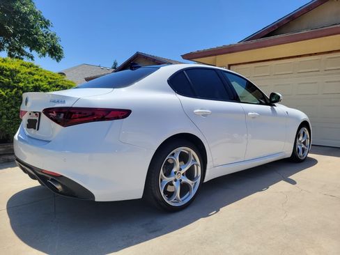 Used 2018 Alfa Romeo Giulia Ti Sport w/ Quick Order Package 22S Sport AWD/4WD image 6