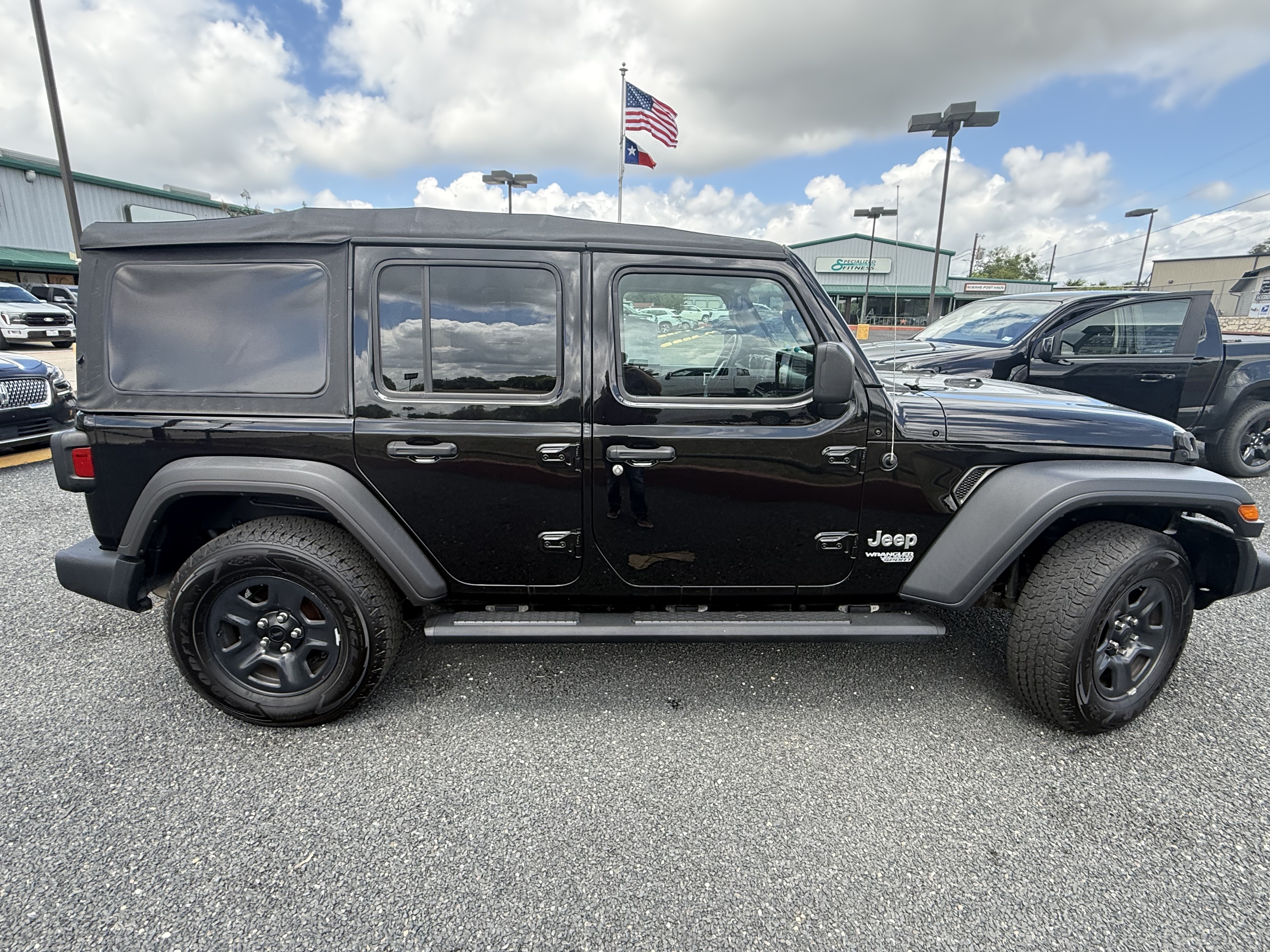 Used 2018 Jeep Wrangler Unlimited Sport AWD/4WD image 4