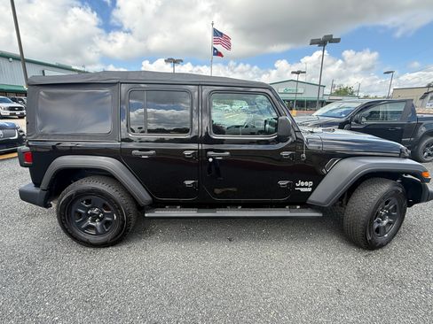 Used 2018 Jeep Wrangler Unlimited Sport AWD/4WD image 4