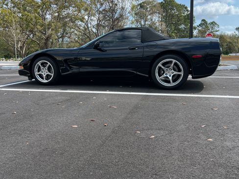 Used 2004 Chevrolet Corvette Convertible w/ Preferred Equipment Group image 2