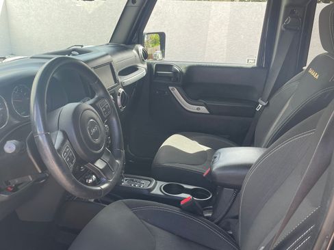 Used 2015 Jeep Wrangler Unlimited Sahara w/ Connectivity Group image 10