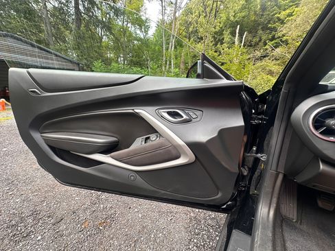 Used 2018 Chevrolet Camaro SS RWD image 11